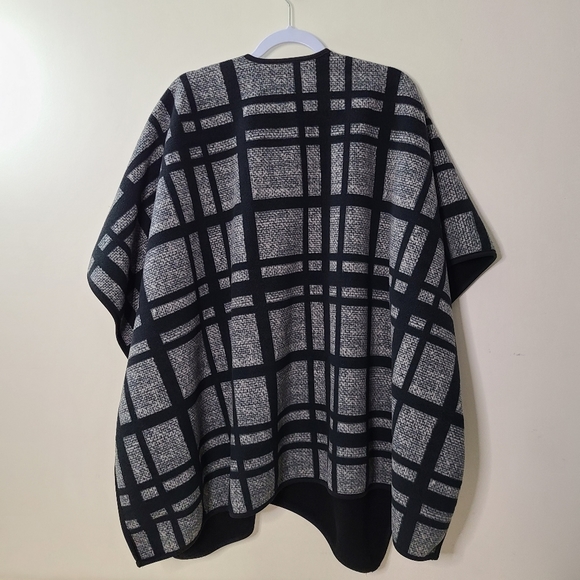 𝅺Nicole Miller black and gray shrug - Picture 2 of 3